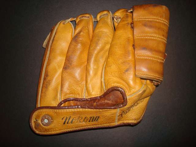 Don Mossi Nokona G23 Back